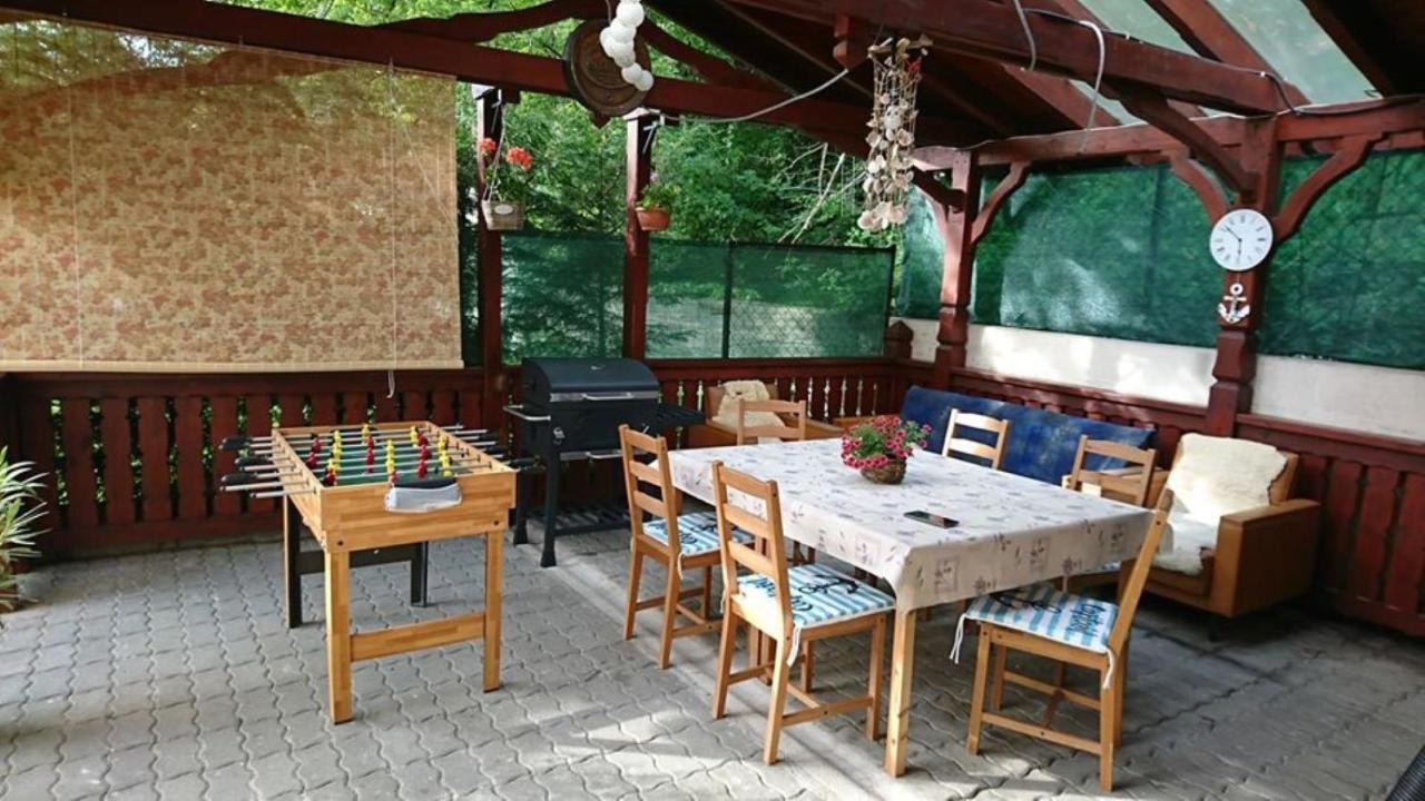 Liliana Vendeghaz Appartement Balatonfůzfő Buitenkant foto