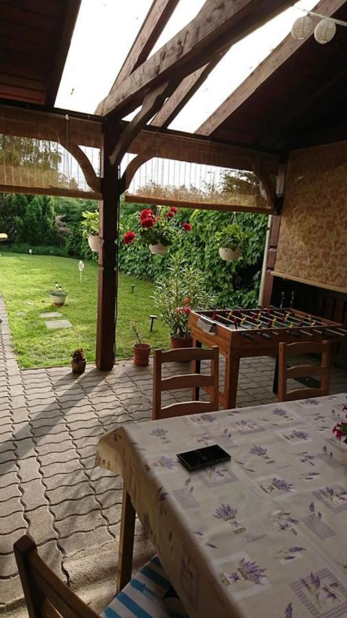 Liliana Vendeghaz Appartement Balatonfůzfő Buitenkant foto
