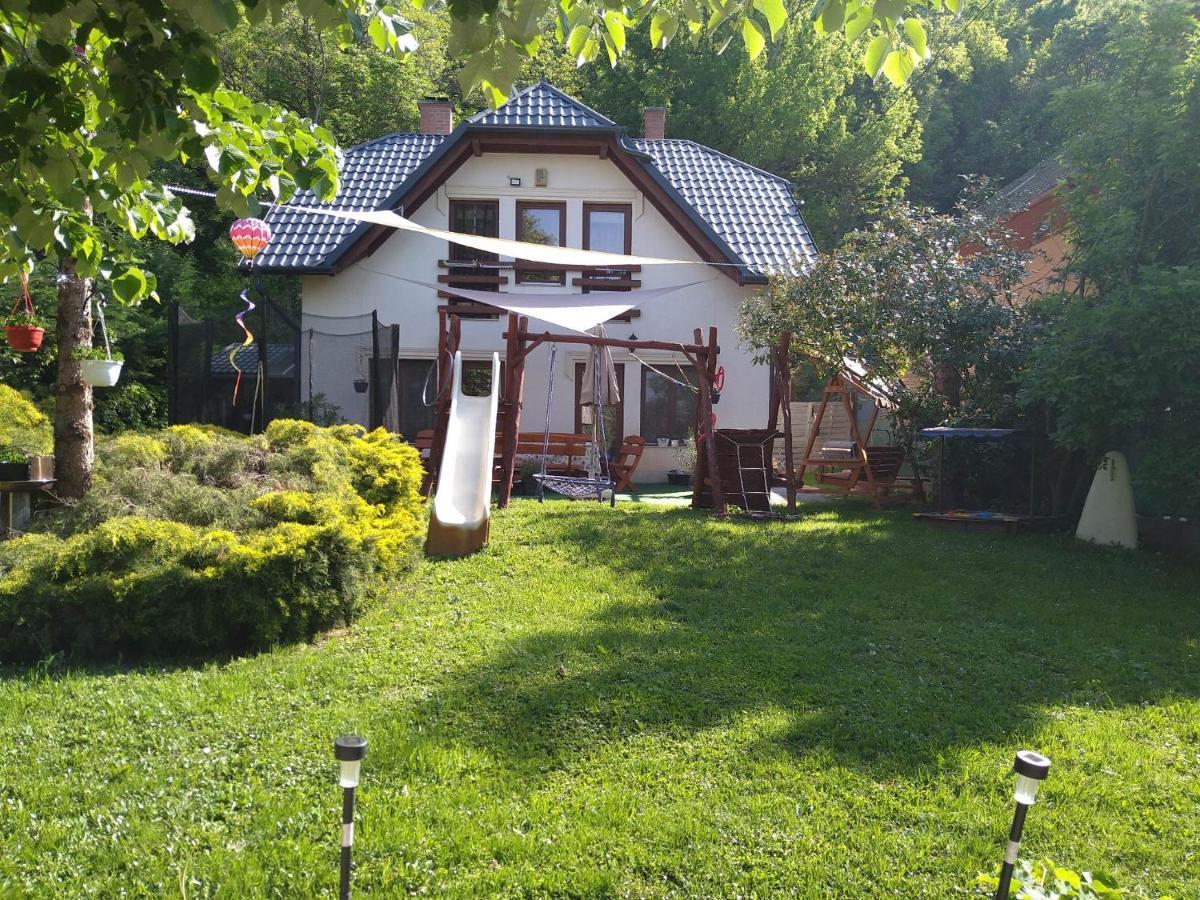 Liliana Vendeghaz Appartement Balatonfůzfő Buitenkant foto