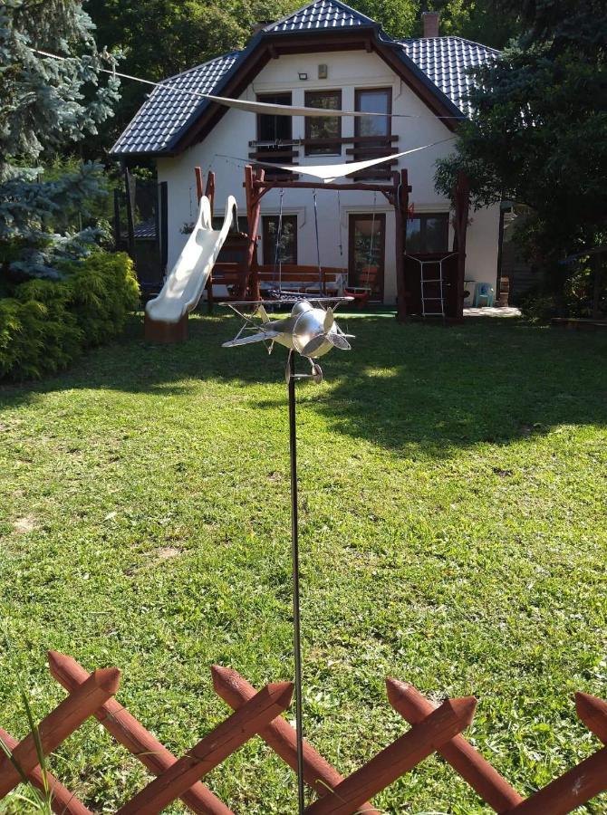 Liliana Vendeghaz Appartement Balatonfůzfő Buitenkant foto