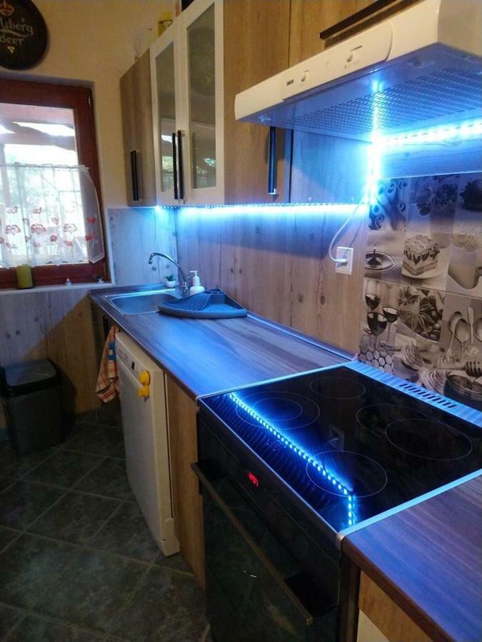 Liliana Vendeghaz Appartement Balatonfůzfő Buitenkant foto