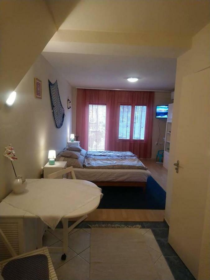 Liliana Vendeghaz Appartement Balatonfůzfő Buitenkant foto