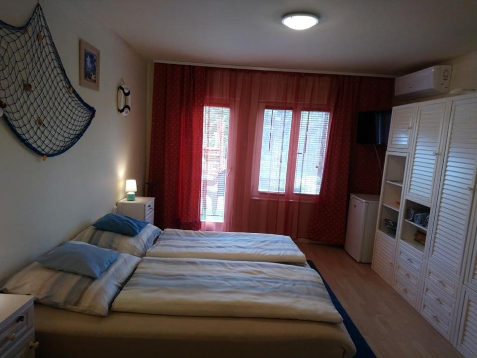 Liliana Vendeghaz Appartement Balatonfůzfő Buitenkant foto