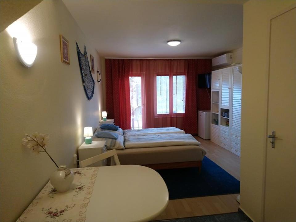 Liliana Vendeghaz Appartement Balatonfůzfő Buitenkant foto